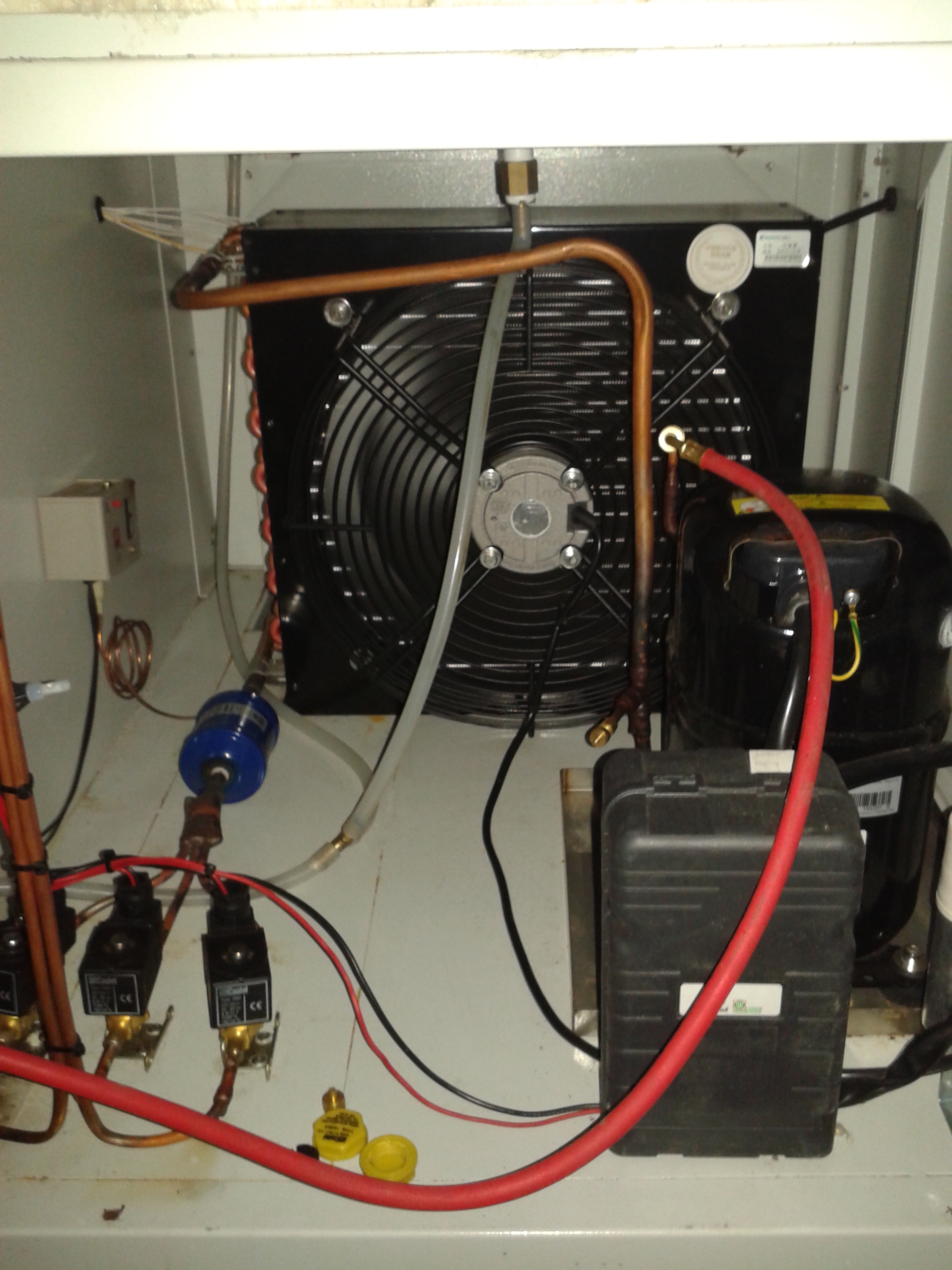 風(fēng)冷型恒溫恒濕機壓縮機系統(tǒng)詳細(xì)圖